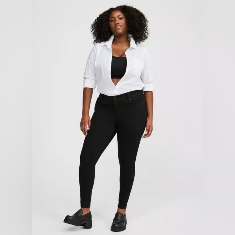 Torrid Bombshell Premium Stretch Skinny Jean EXTRA TALL - Picture 2 of 6